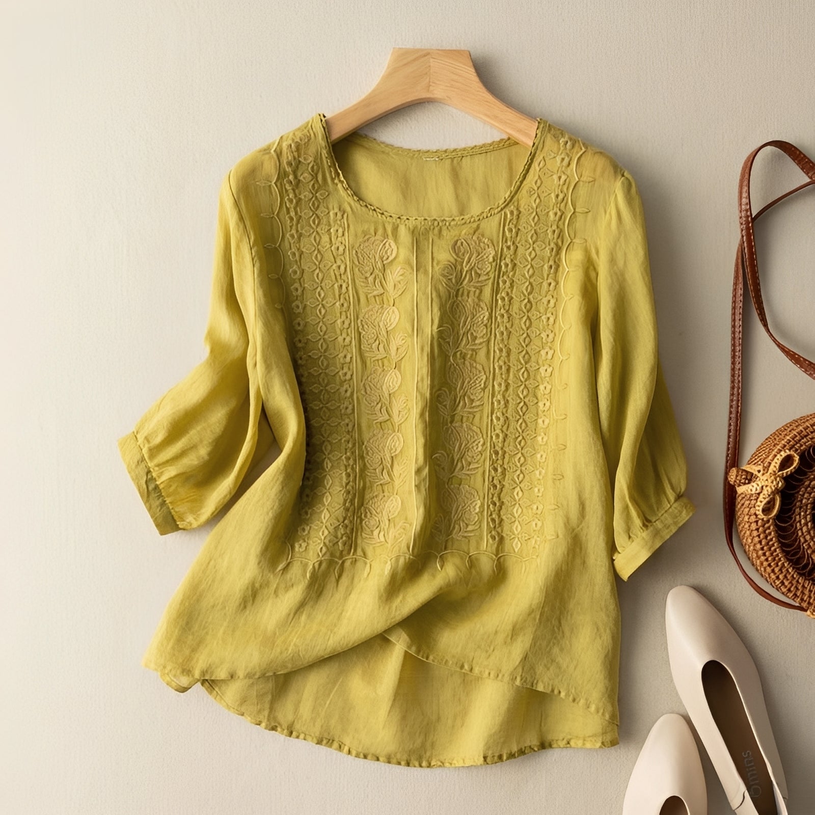 Gretchen - Trendy embroidered blouse with 3/4 sleeves for women