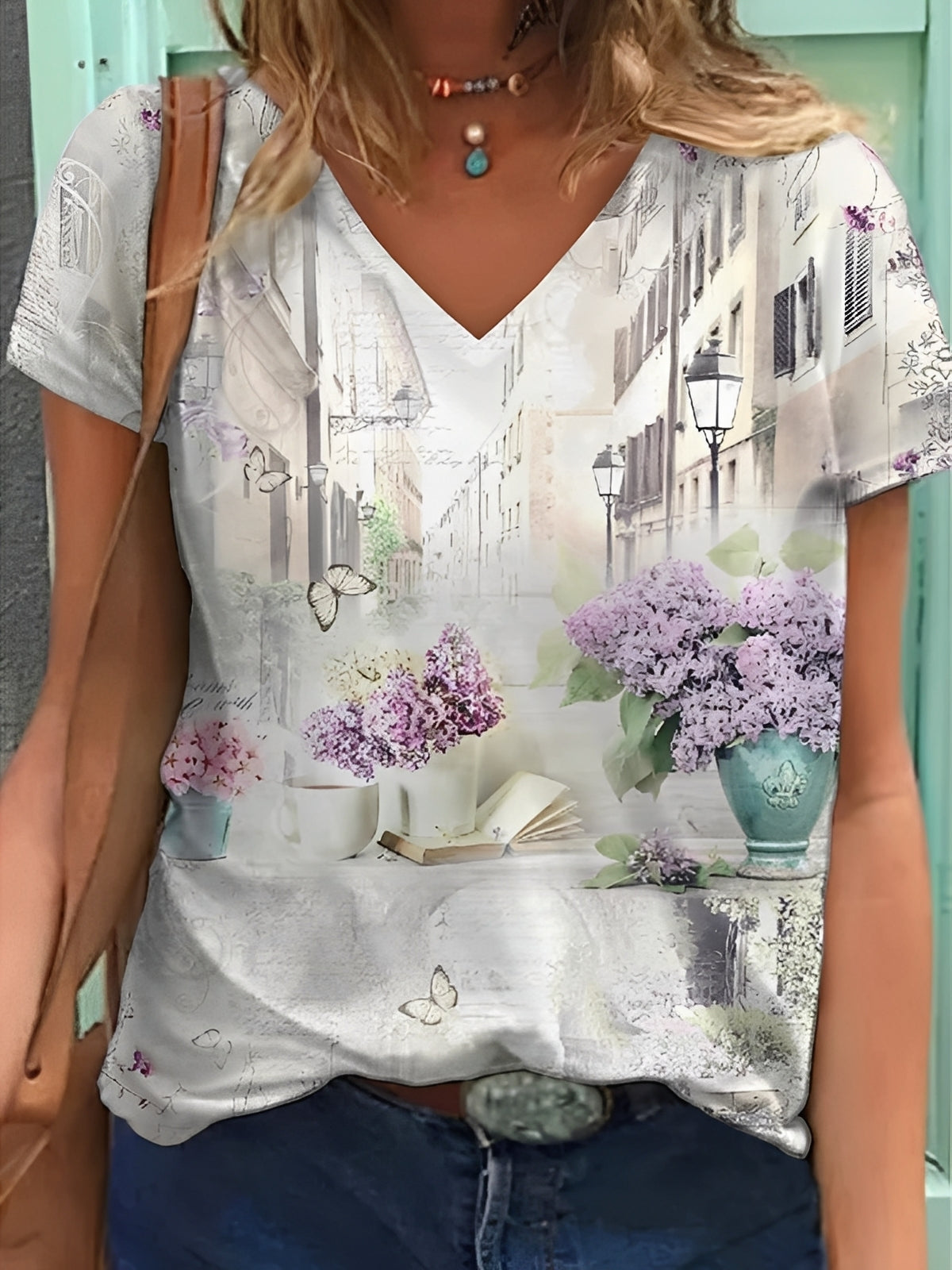 Niki - Fashionable women's top with floral print