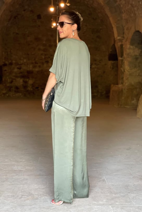 Brittany - Elegant and refined satin set for women