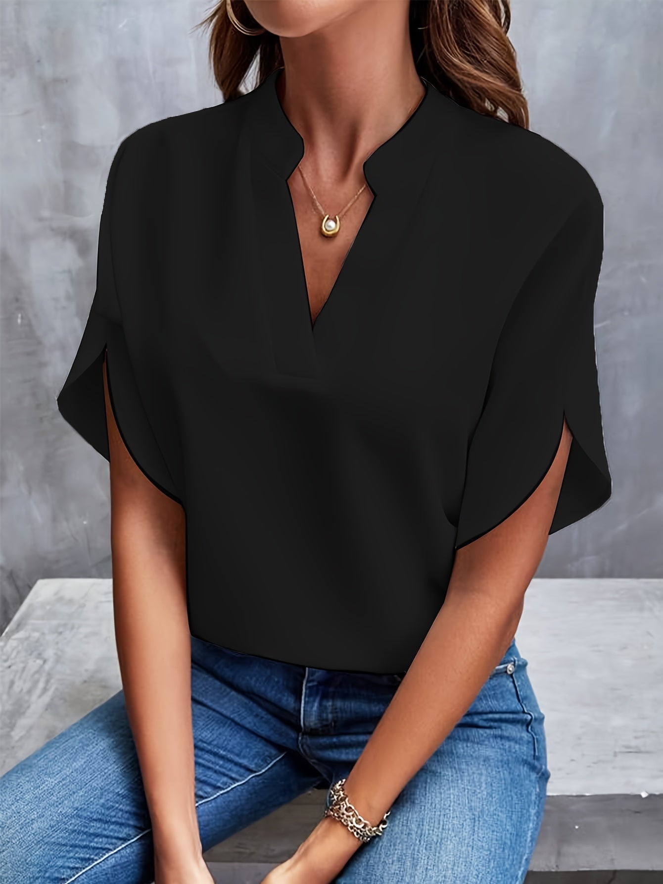 Lina - Light and elegant blouse for any occasion