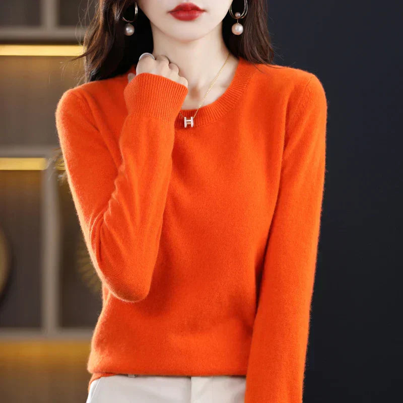 Erica - A cashmere sweater with classic crew neck