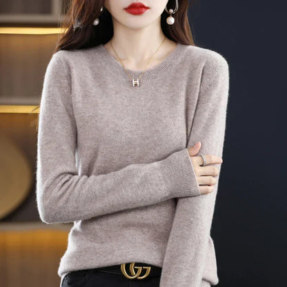 Erica - A cashmere sweater with classic crew neck