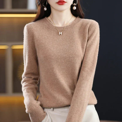 Erica - A cashmere sweater with classic crew neck