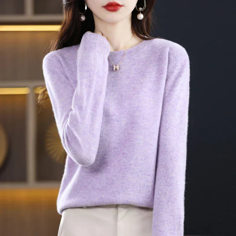 Erica - A cashmere sweater with classic crew neck