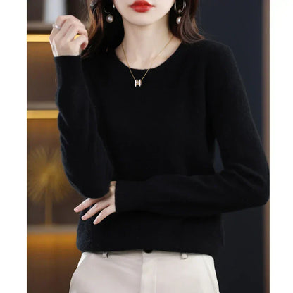 Erica - A cashmere sweater with classic crew neck