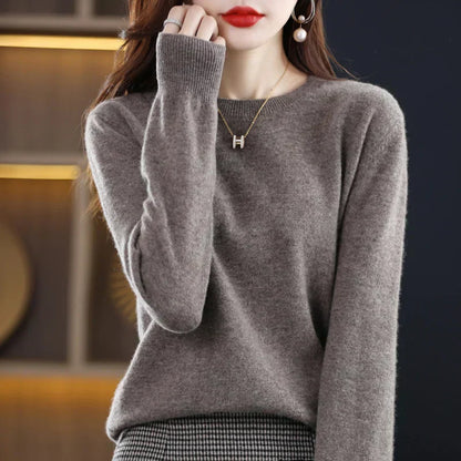 Erica - A cashmere sweater with classic crew neck