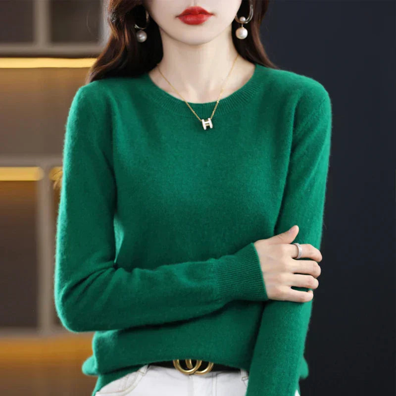 Erica - A cashmere sweater with classic crew neck