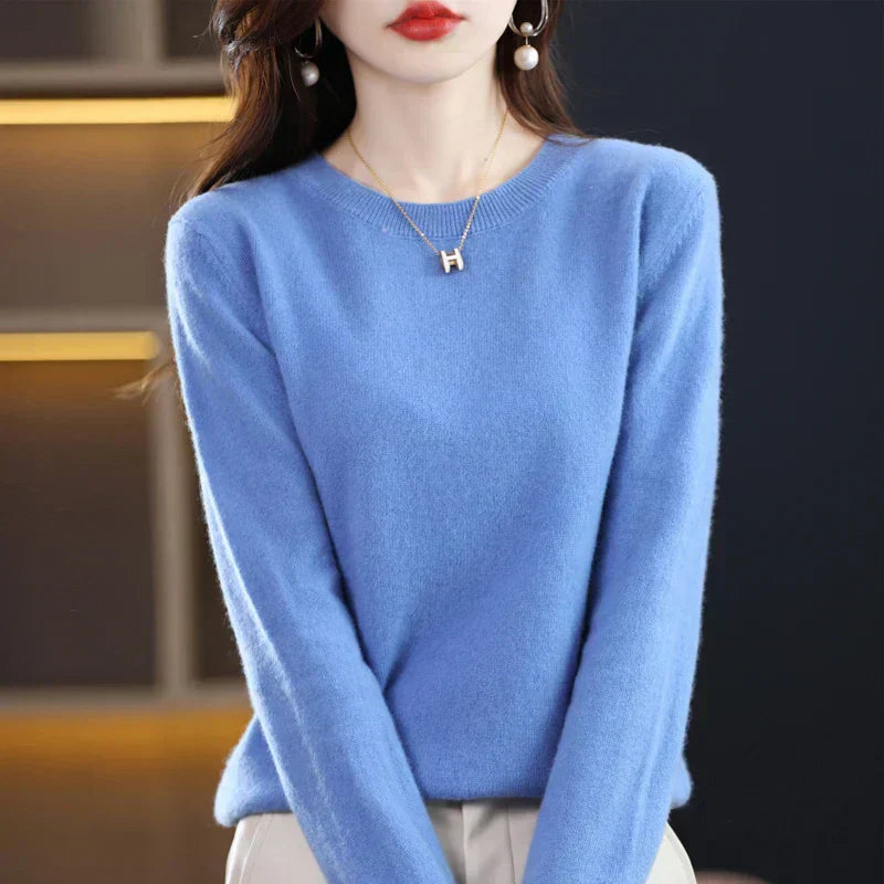 Erica - A cashmere sweater with classic crew neck