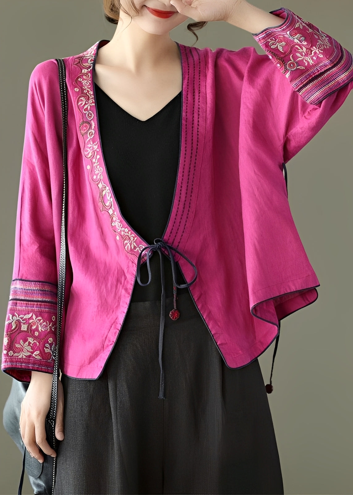 Nastia - Trendy, relaxed women's blouse with embroidery