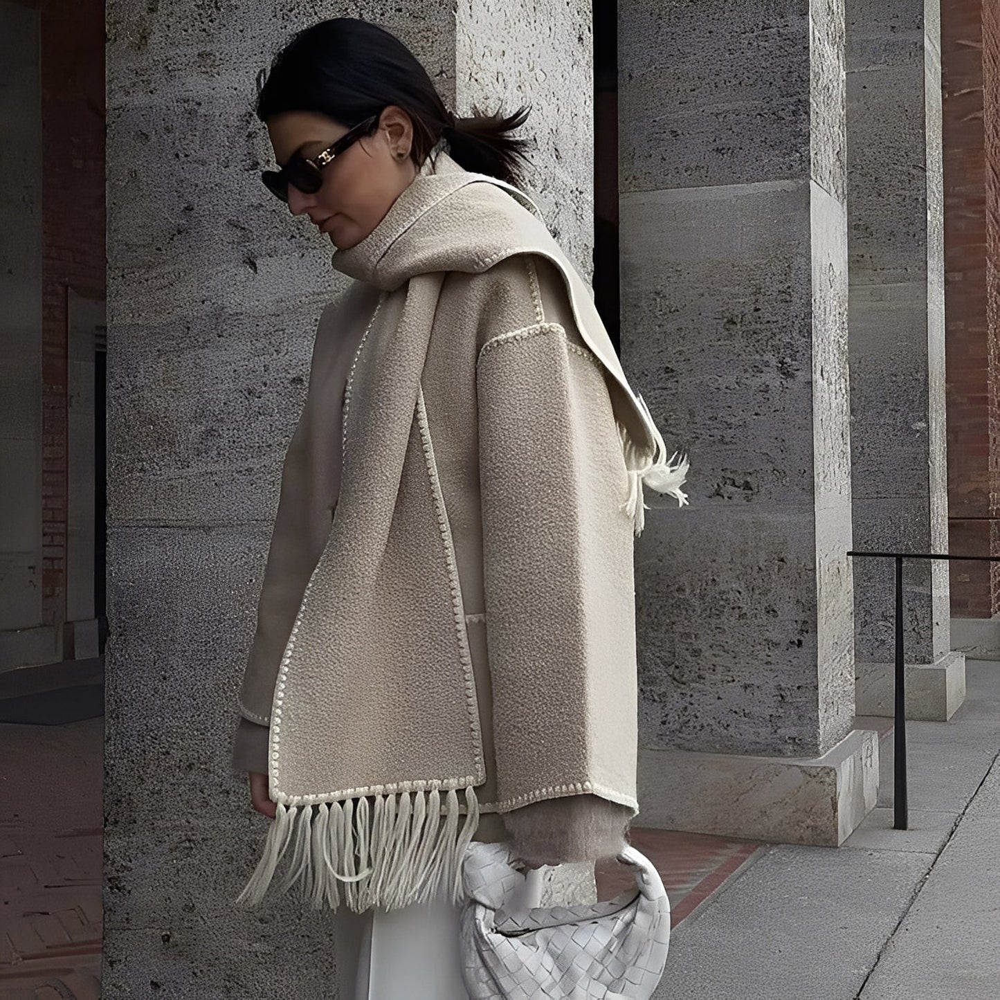 Amilia - stylowa, luźna wełniana bluza z szalikiem dla kobiet