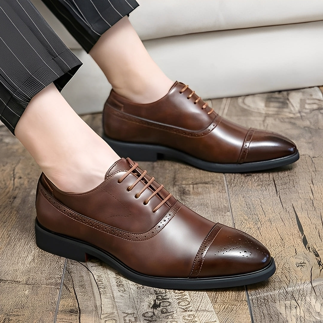 Fulton - Modern formal leather shoes with brogue details for men