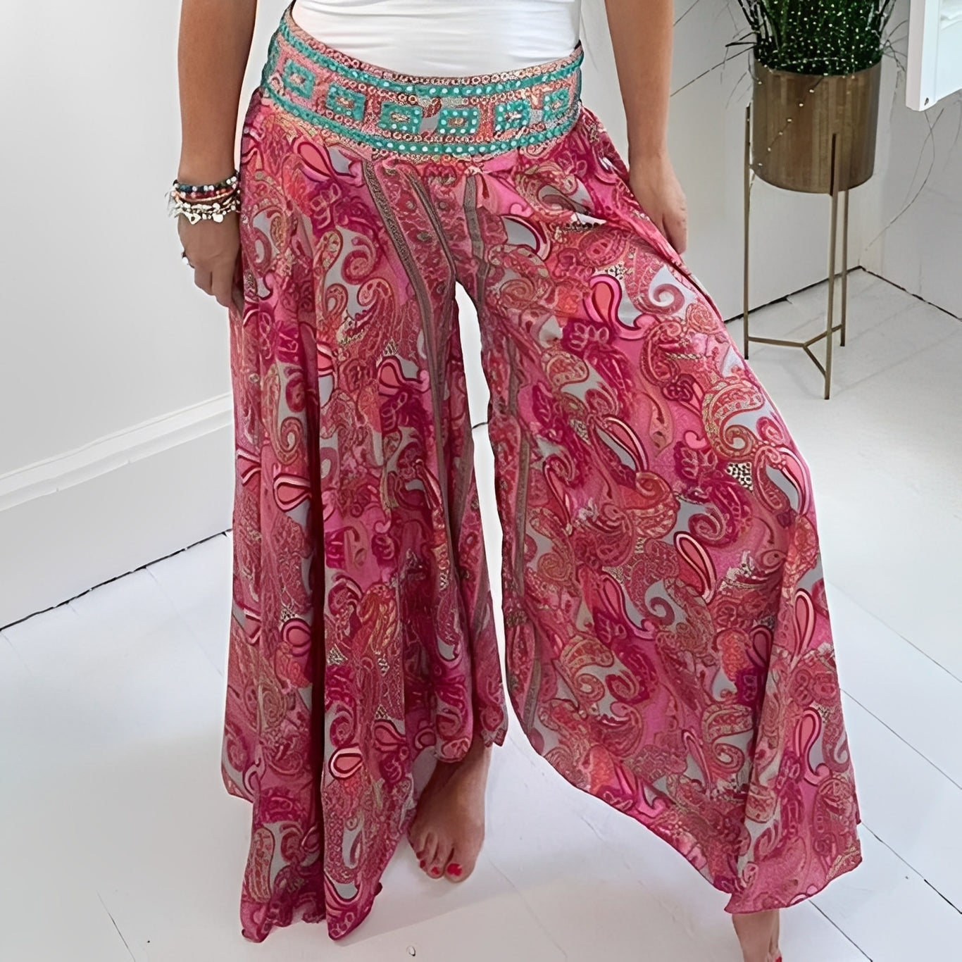 Jasmin - Stylish women's skirt with ethnic design