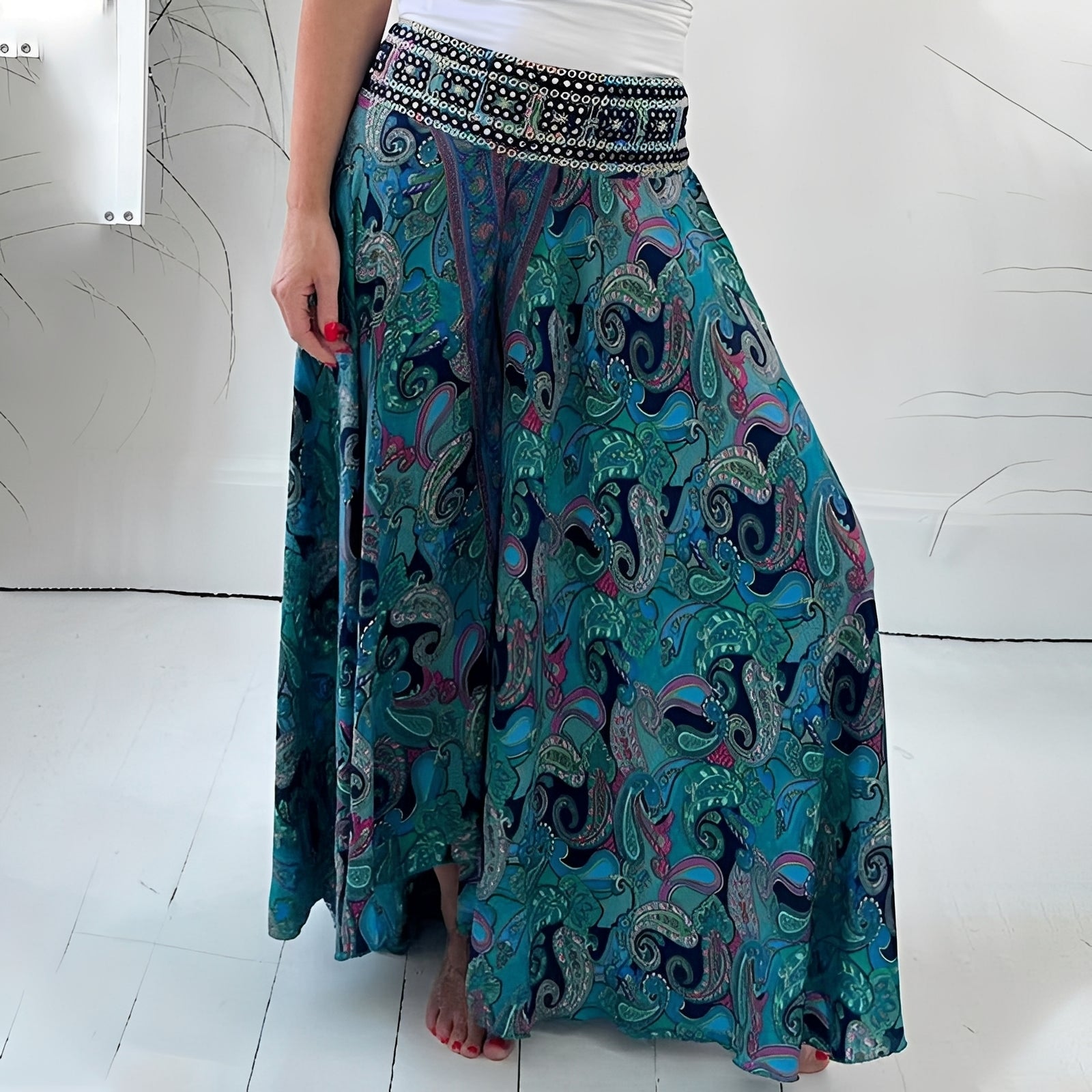 Jasmin - Stylish women's skirt with ethnic design